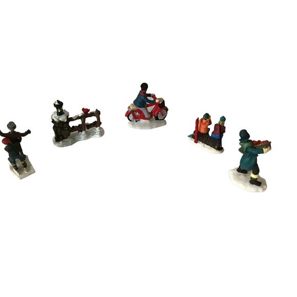 Set of 5 Poly Christmas Village Figures - Picture 3 of 9